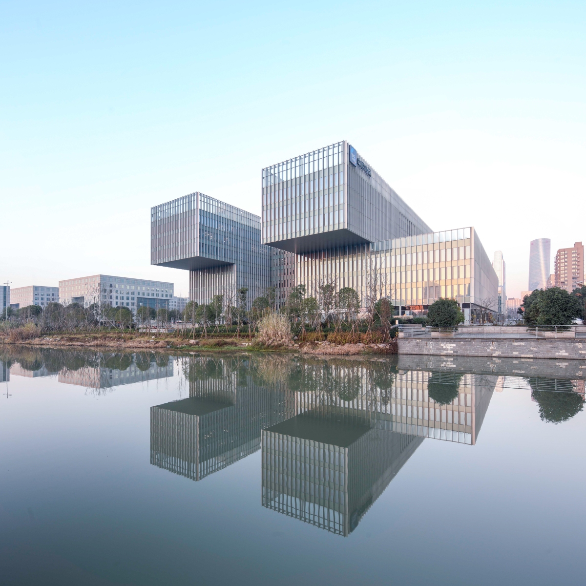 RAW-VISION_Web-4